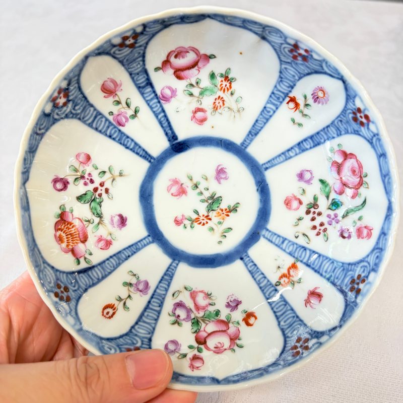 11 Chinese famille rose wares, one with gilt-bronze mounts - 图66