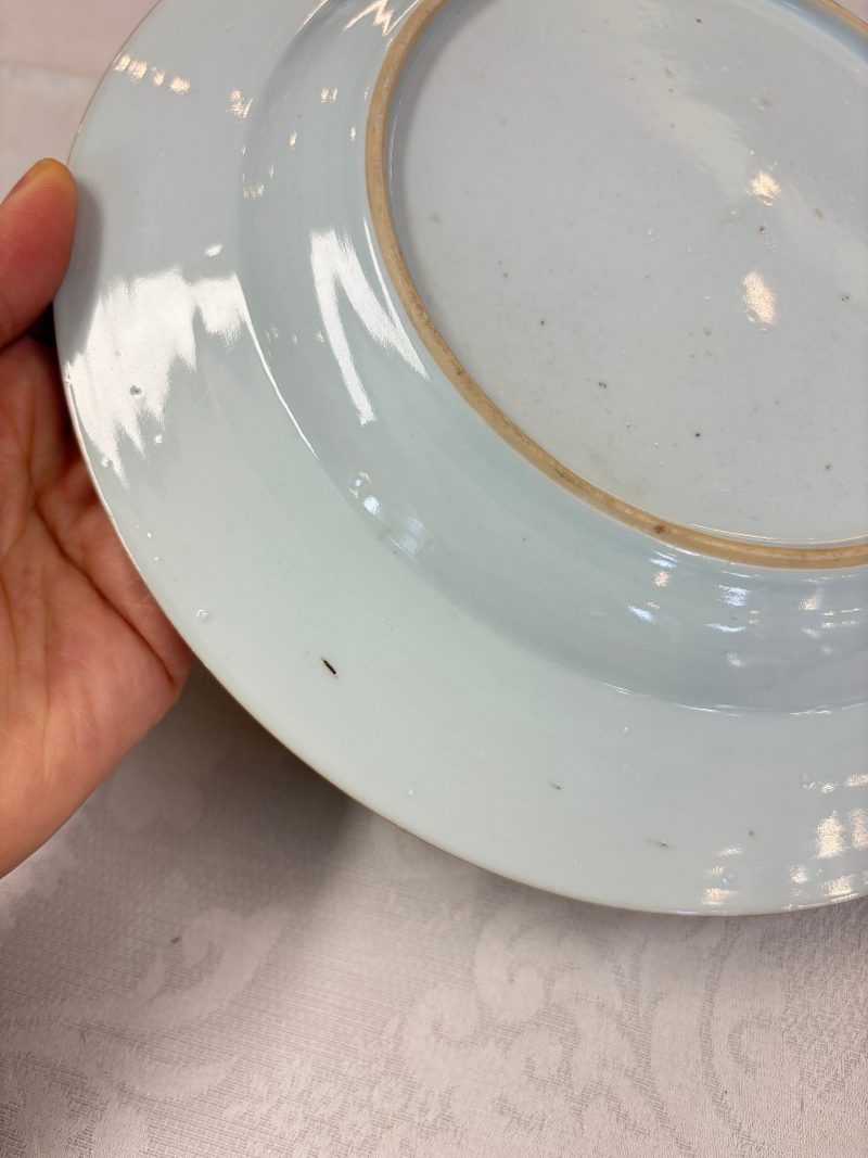 A pair of Chinese famille rose 'Winged Putti' plates - 图13