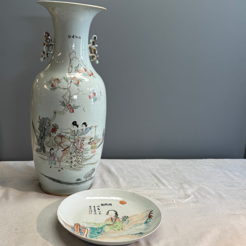 A Chinese famille rose vase and a qianjiang cai dish - 图10
