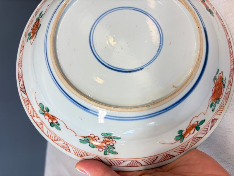 A pair of Chinese famille verte 'Bird among Willow and Flowering Branches' plates - 图16