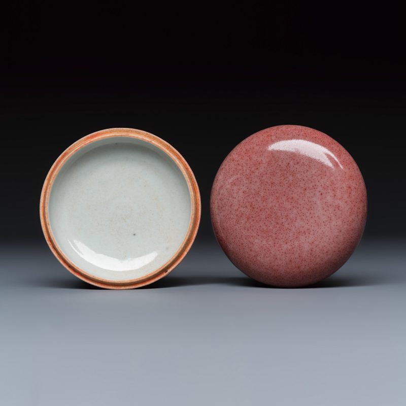 A Chinese peachbloom-glazed seal paste box - 图3