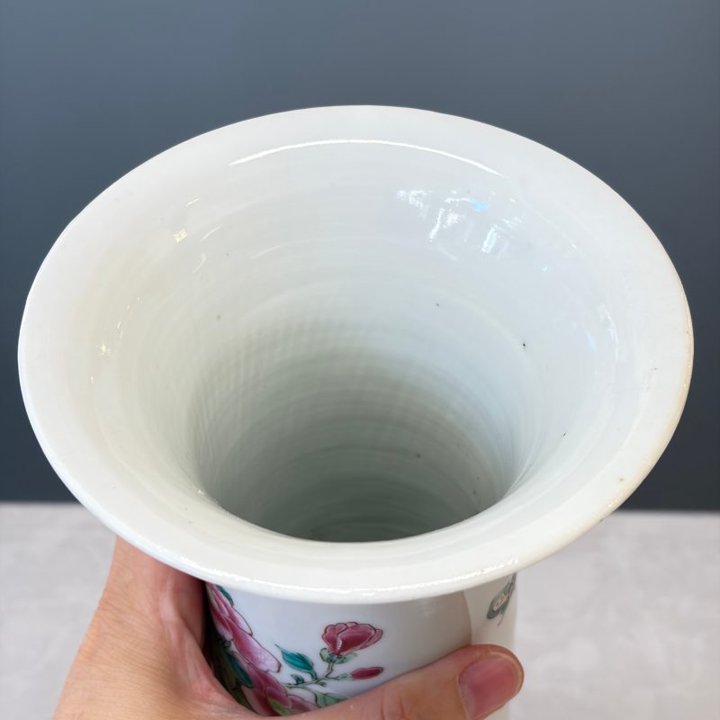 A Chinese famille rose four-piece garniture with floral design - 图43