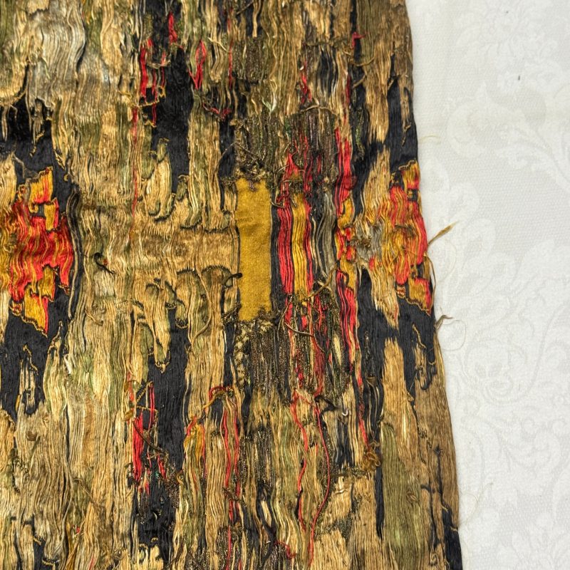 A rare Chinese peacock-feather brocade 'Dragons amid Clouds and Waves' panel - 图27