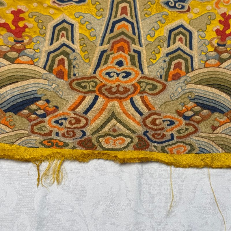 Two Chinese yellow-ground seed-stitch embroidered 'Dragon' panels - 图30