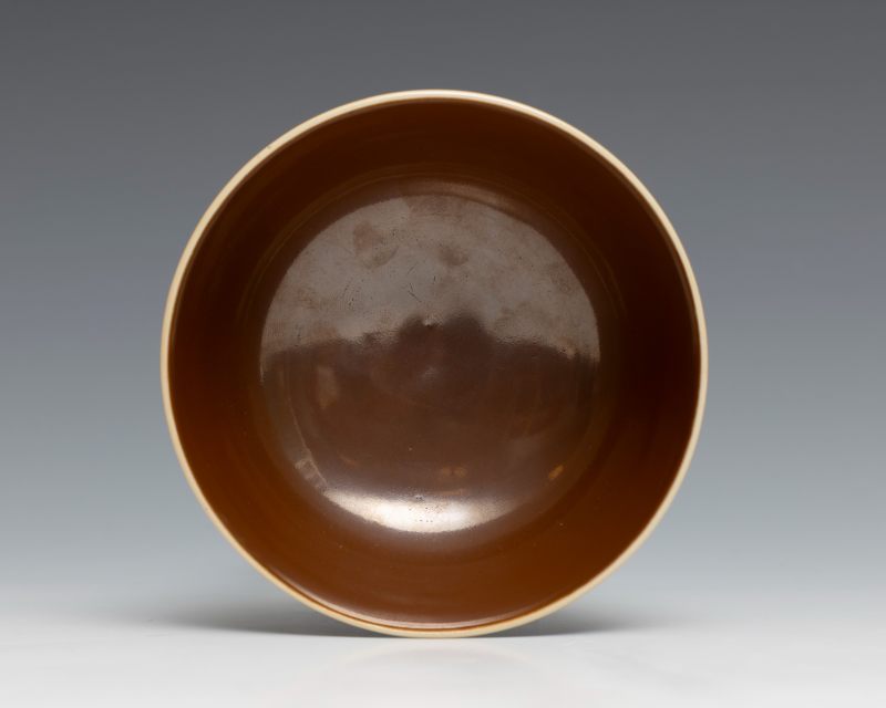 A café-au-lait-glazed bowl, Daoguang mark and of the period (1821-1850) - 图3