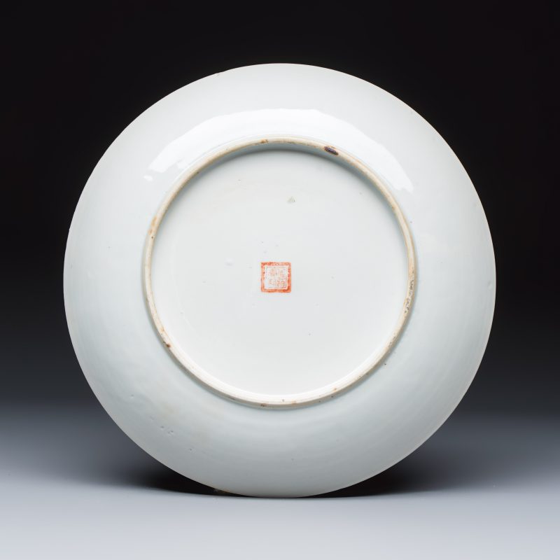 A Chinese famille rose vase and a qianjiang cai dish - 图9