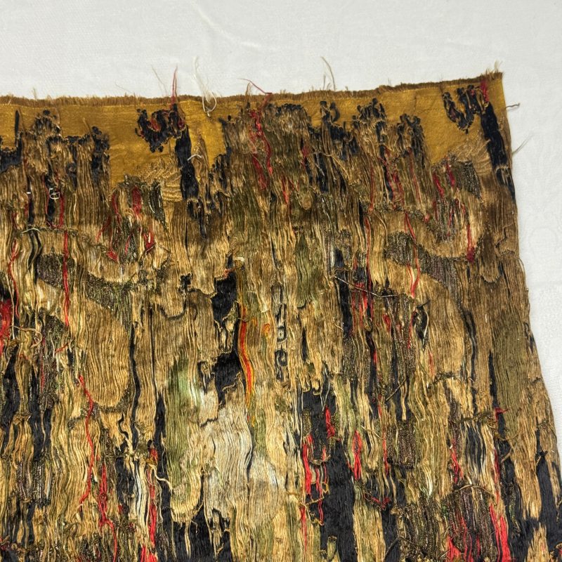 A rare Chinese peacock-feather brocade 'Dragons amid Clouds and Waves' panel - 图26