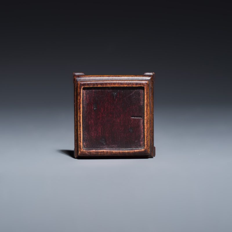 Three Chinese monochrome wares, one with a wooden stand - 图20