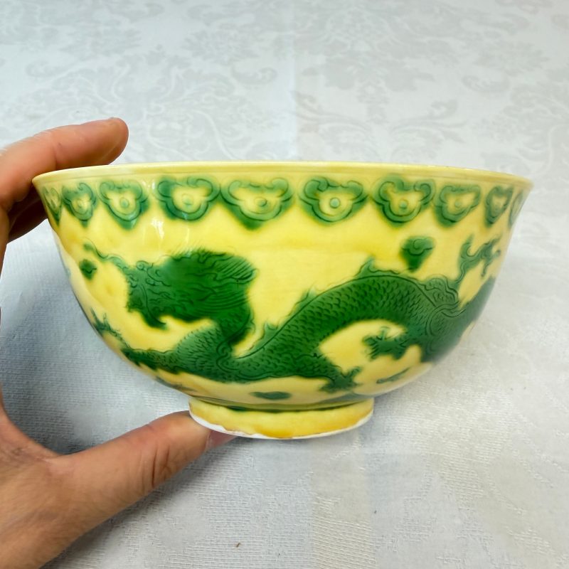 A Chinese green-enamelled yellow-ground 'Dragon' bowl - 图11
