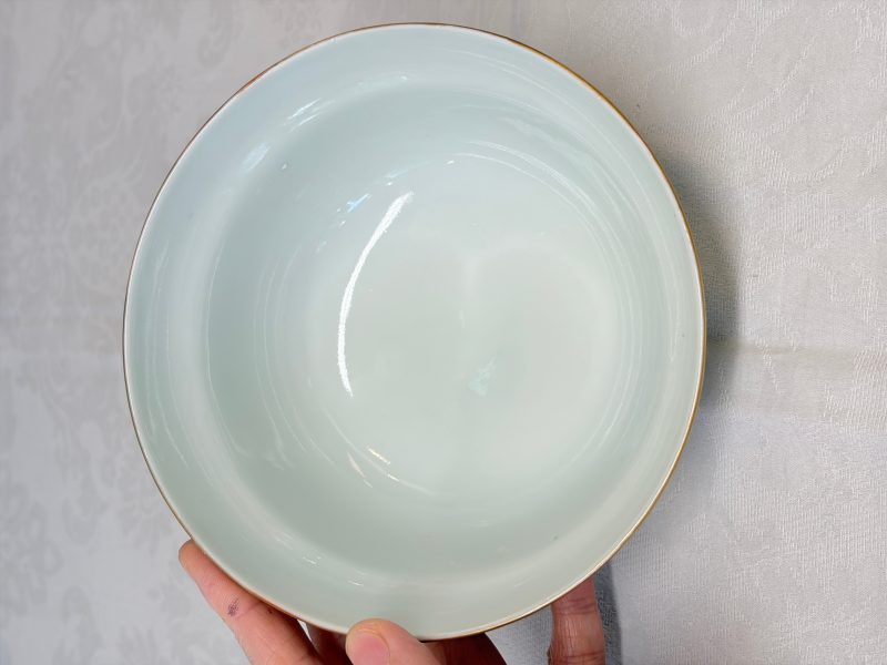 A Chinese famille rose covered bowl with floral design - 图13