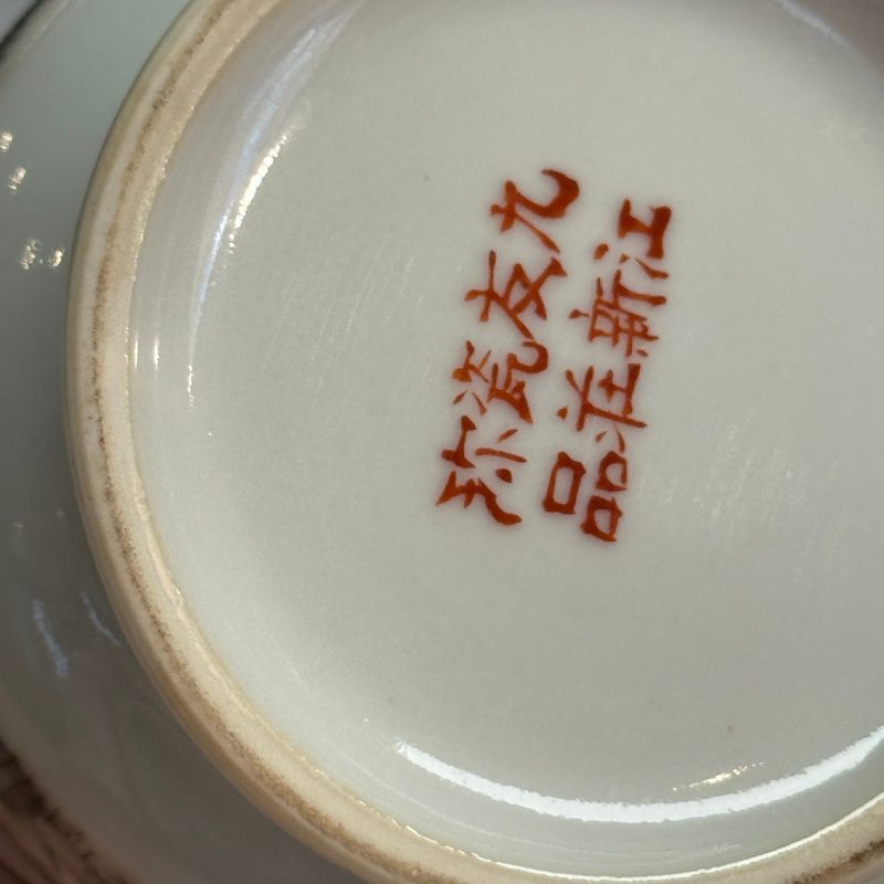A Chinese famille rose 'Bird Among Flowers and Rockwork' rouleau vase - 图16