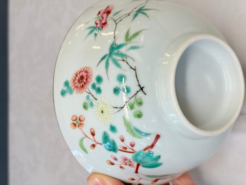 A Chinese famille rose covered bowl with floral design - 图15