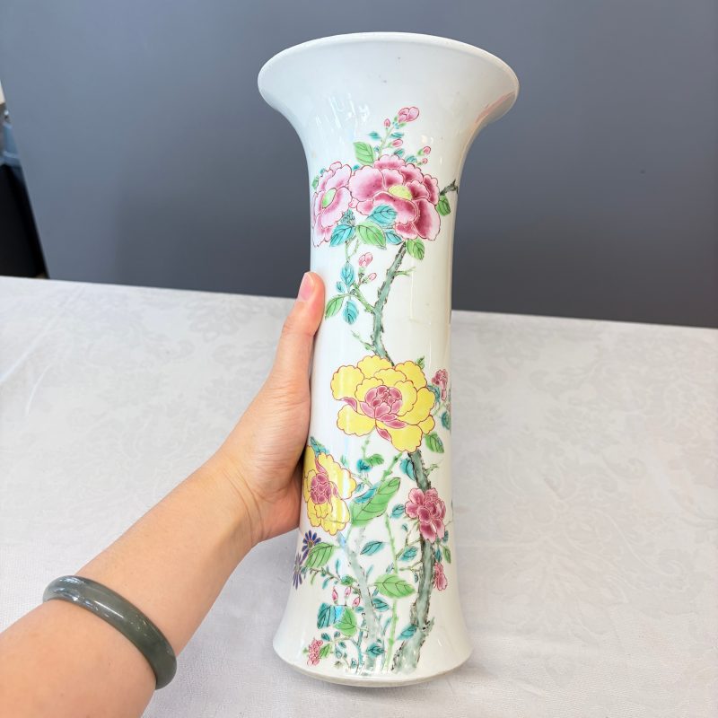 A Chinese famille rose four-piece garniture with floral design - 图45