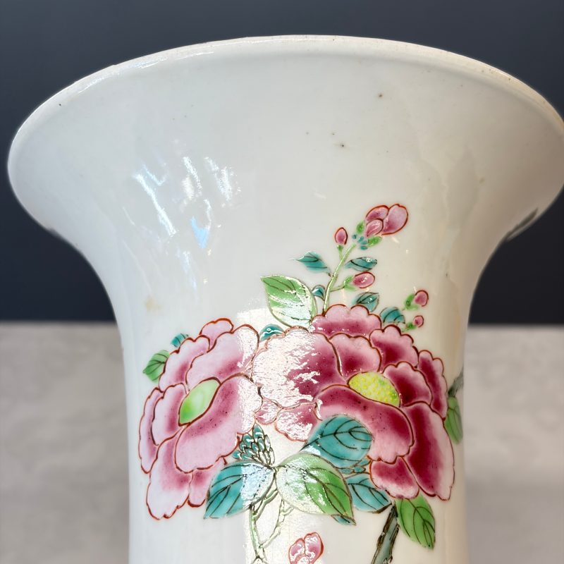 A Chinese famille rose four-piece garniture with floral design - 图46