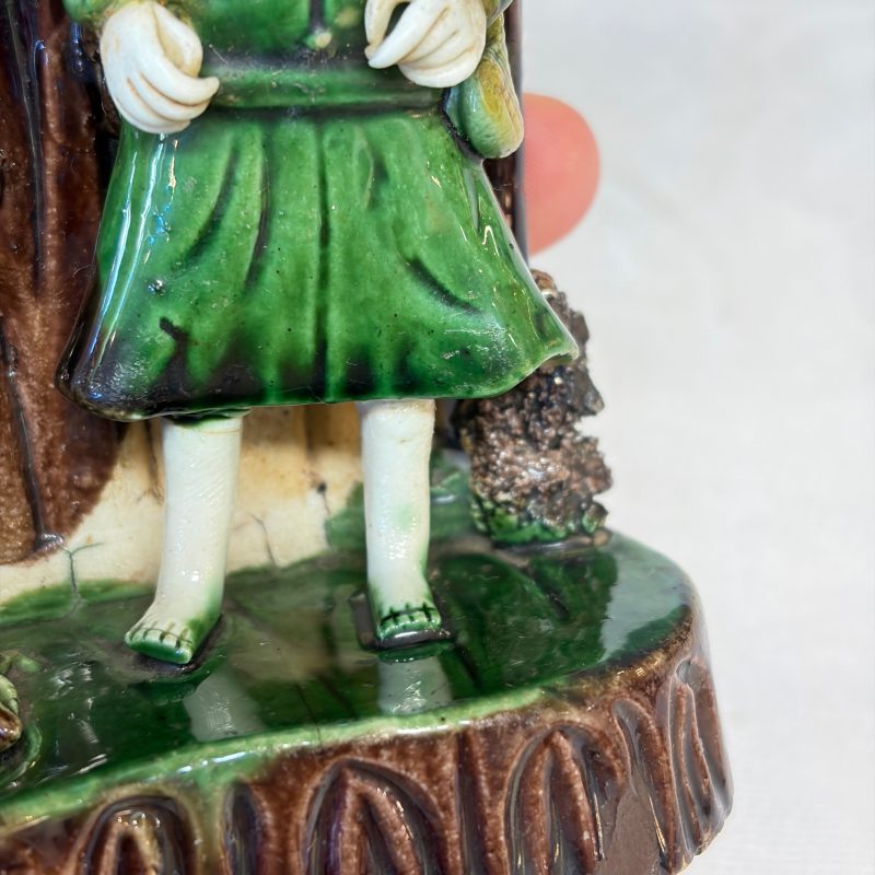 A Chinese aubergine-glazed brush rest and a famille verte sancai biscuit group - 图20