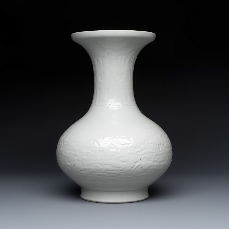 A Chinese white-glazed 'Bats among Clouds' vase with relief design - 图3