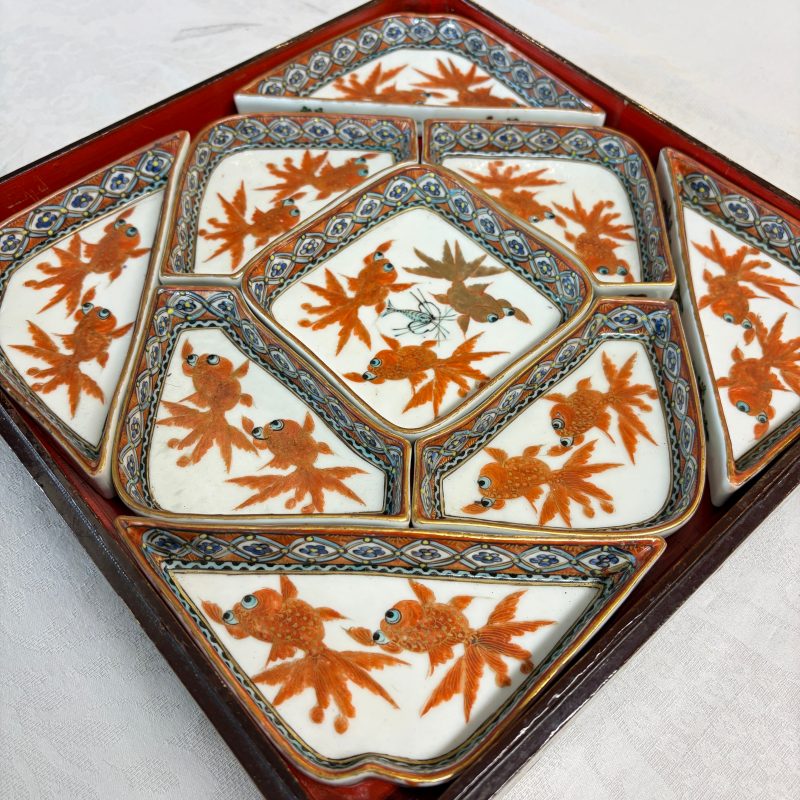 A Chinese famille rose 'Goldfish' nine-piece sweetmeat set in a gilt-lacquered box and cover - 图22