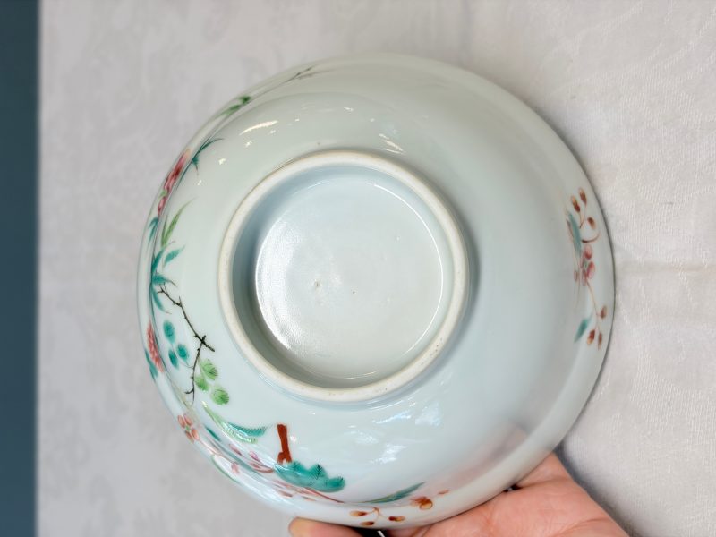 A Chinese famille rose covered bowl with floral design - 图14