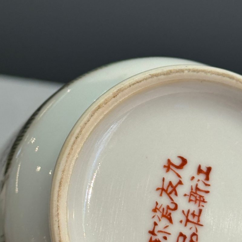 A Chinese famille rose 'Bird Among Flowers and Rockwork' rouleau vase - 图17