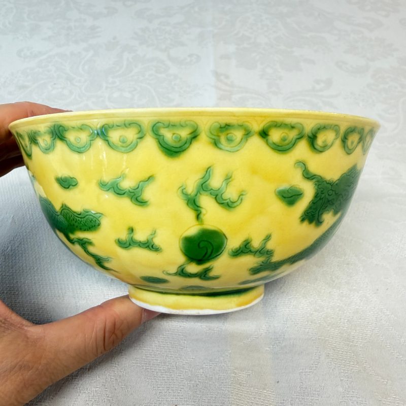 A Chinese green-enamelled yellow-ground 'Dragon' bowl - 图12