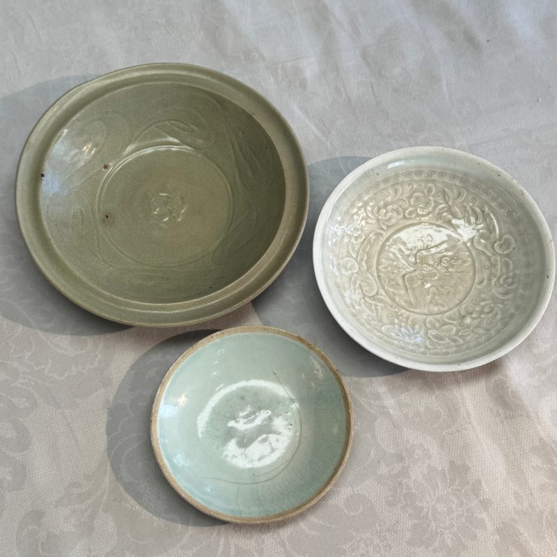 Two Chinese qingbai plates and a Longquan celadon plate - 图6