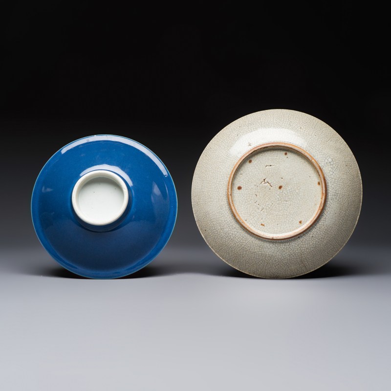 A Chinese blue-glazed shallow bowl and a ge-type dish - 图3