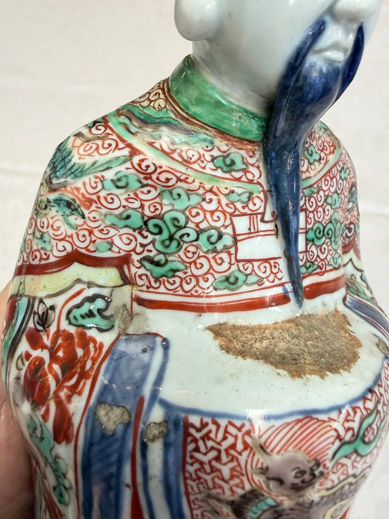 A rare Chinese wucai figure of a dignitary - 图14