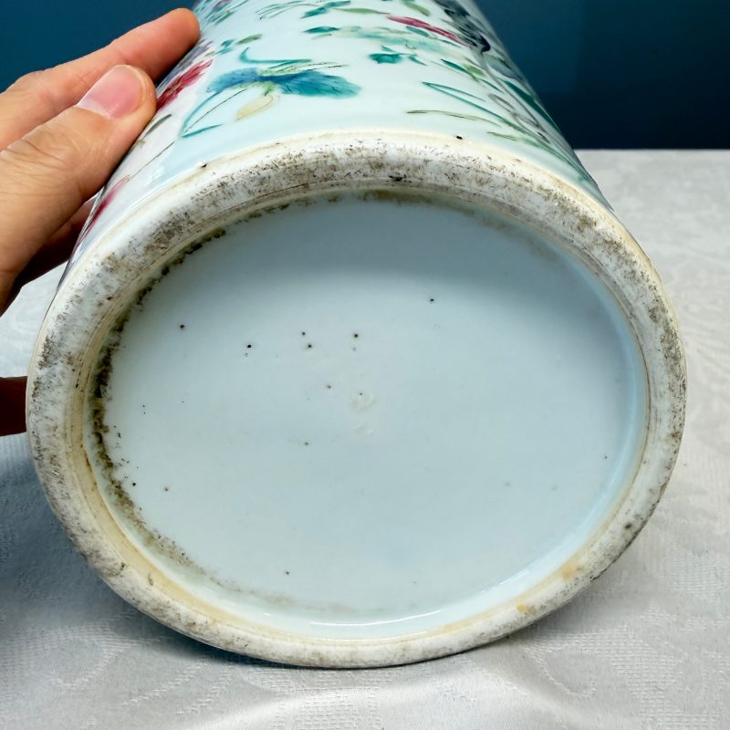 A pair of Chinese famille rose 'Court Lady in a Garden Setting' vases - 图26