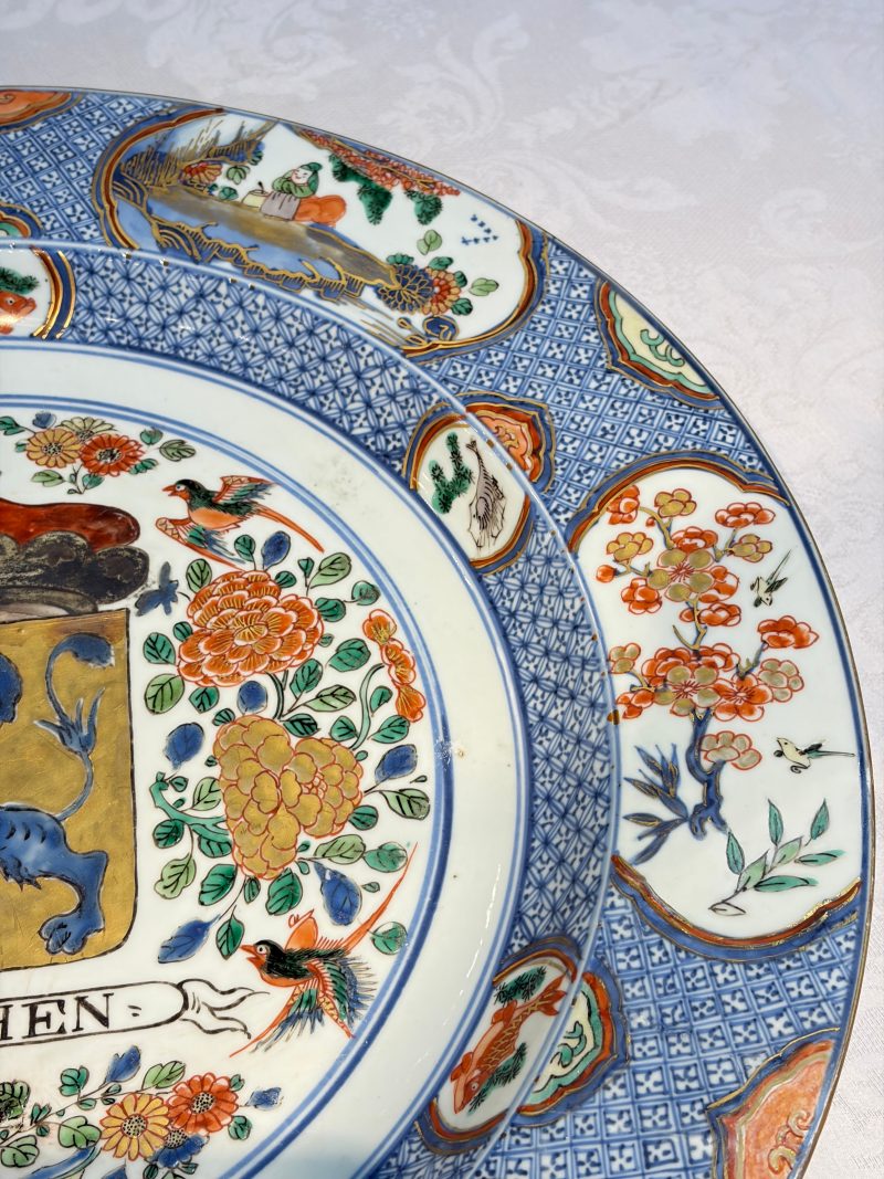 A large Chinese famille verte armorial 'Provinces' dish with the arms of Zutphen - 图9