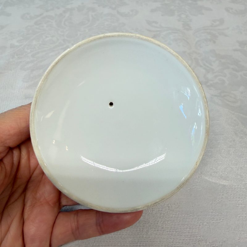 A Chinese famille rose 'Elegant Ladies and Playing Boys' teapot - 图22