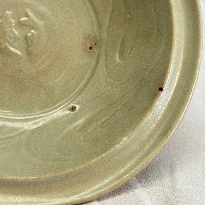 Two Chinese qingbai plates and a Longquan celadon plate - 图12