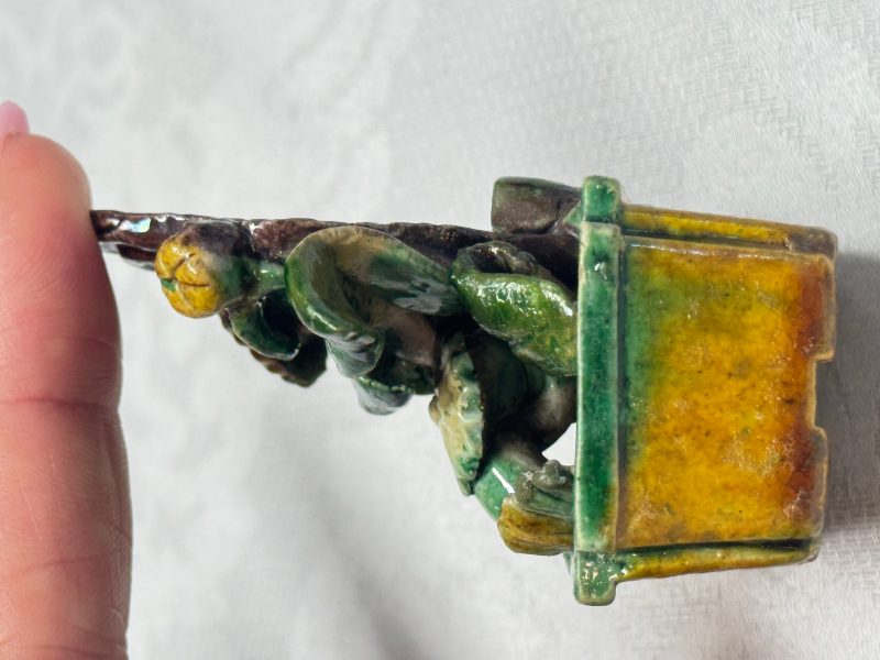 Three Chinese famille verte sancai biscuit 'Jardinière' incense stick holders - 图25