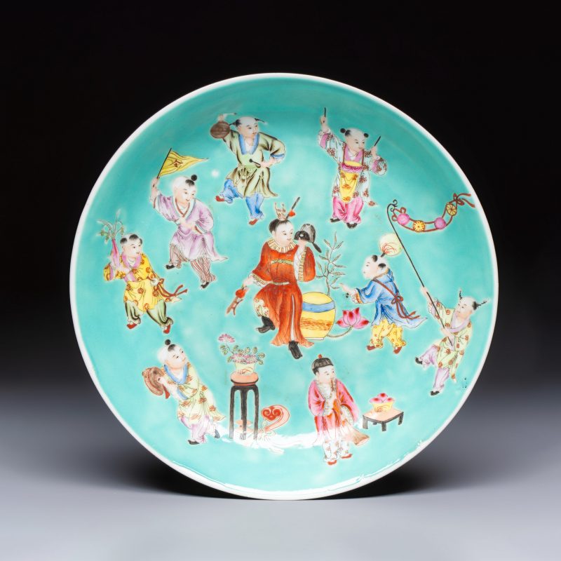 A Chinese famille rose turquoise-ground 'Playing Boys' plate - 图1