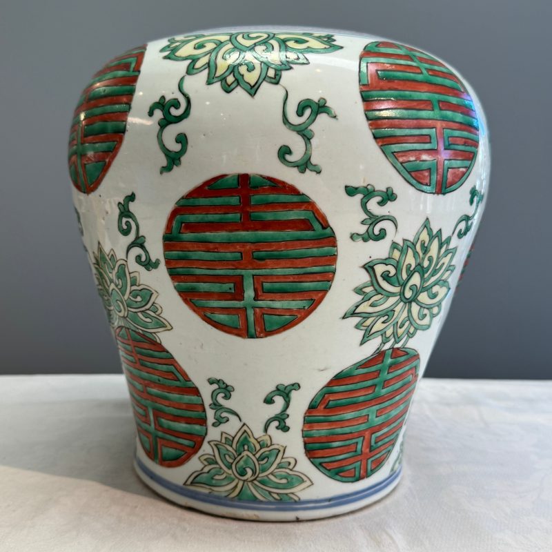 A Chinese famille verte 'Lotus and Shou' vase - 图11