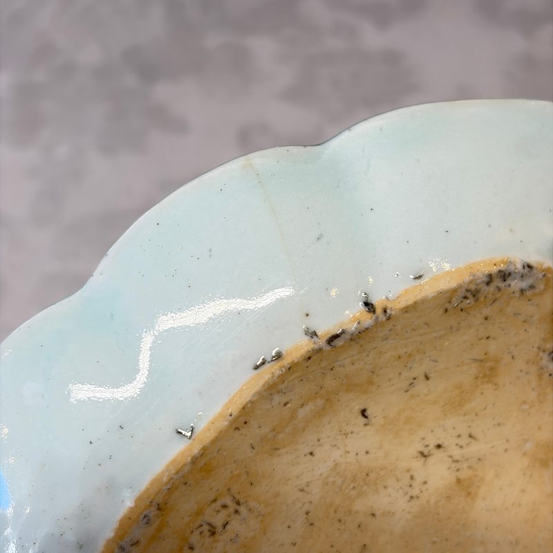 A pair of Chinese famille rose leaf-shaped saucers with figural design - 图13