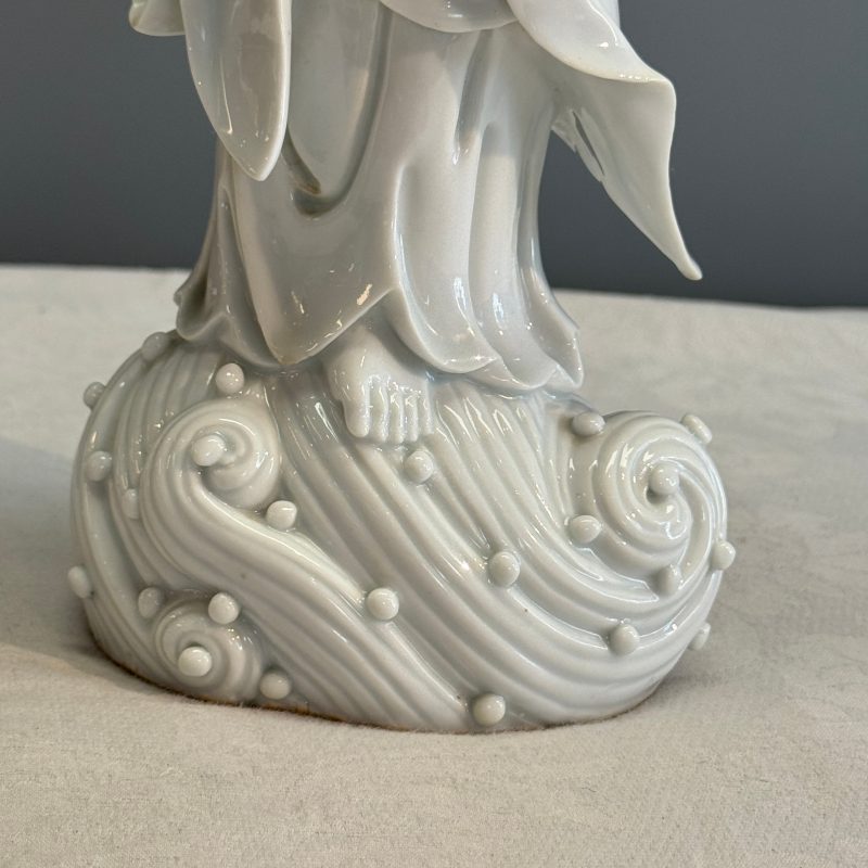 A Chinese Dehua blanc de Chine figure of Guanyin - 图12