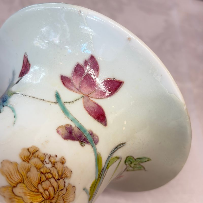 A pair of Chinese famille rose 'Court Lady in a Garden Setting' vases - 图27