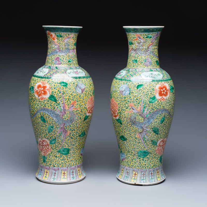 A pair of Chinese famille verte 'Phoenixes among Peonies' vases - 图2