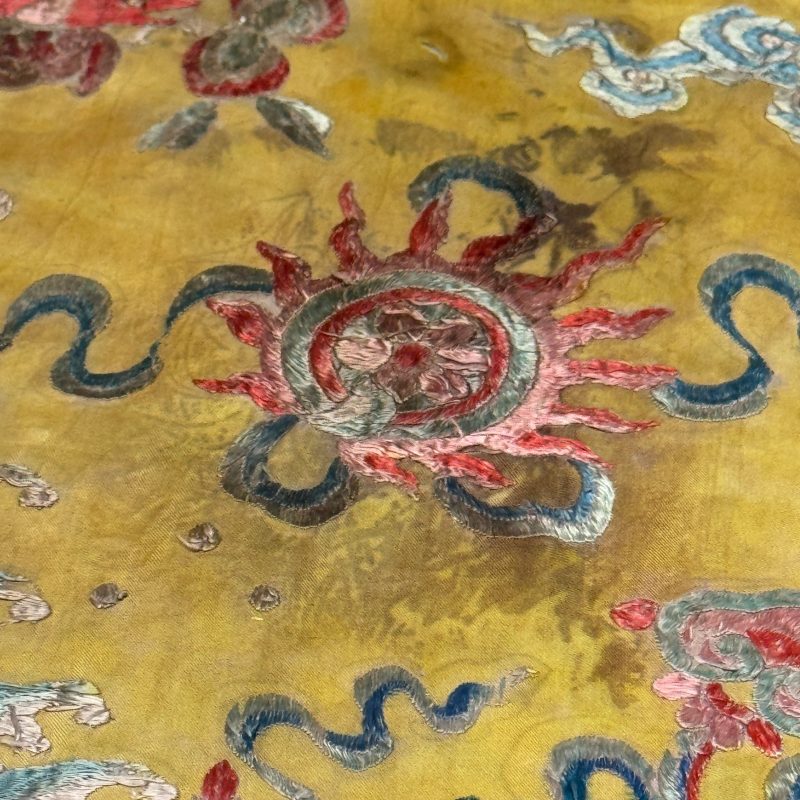 A pair of Chinese yellow-ground embroidered 'Dragons' and 'Phoenixes' panels - 图46