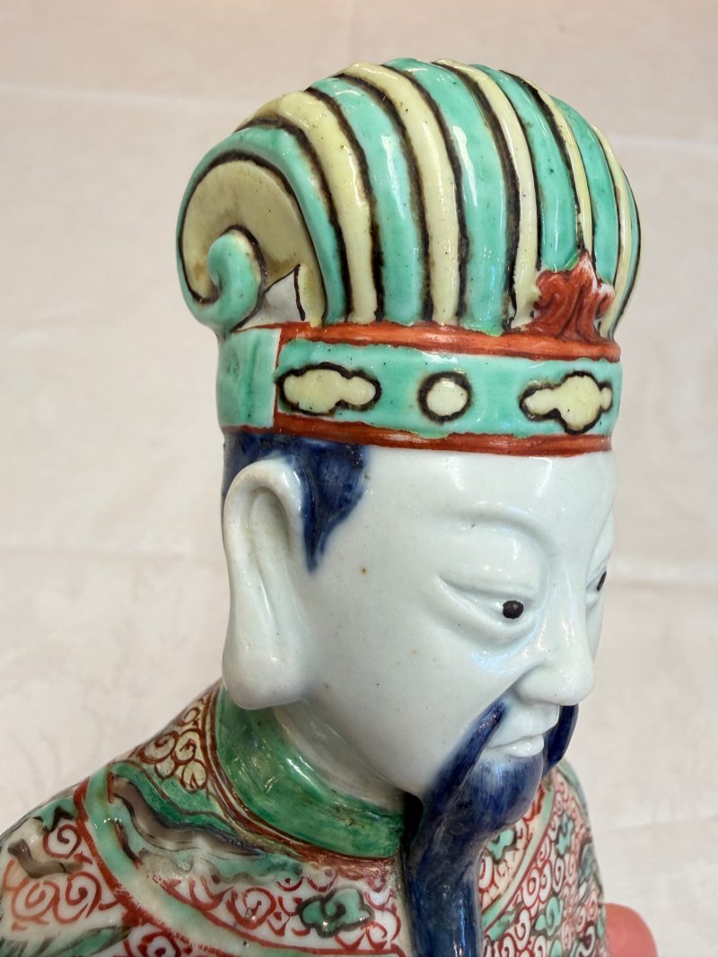 A rare Chinese wucai figure of a dignitary - 图13