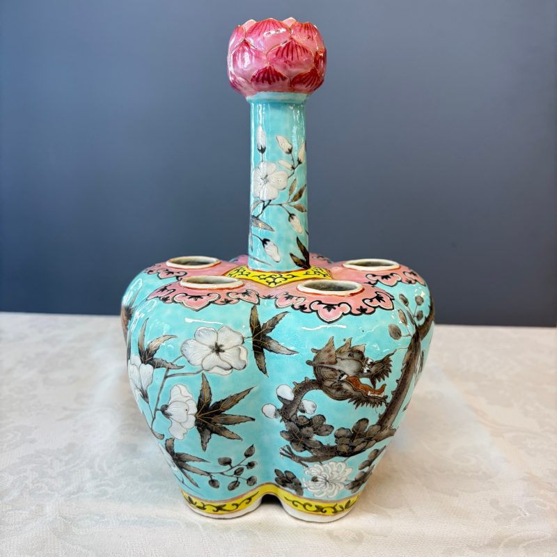 A Chinese famille rose turquoise-ground Dayazhai-style 'Dragons' vase - 图11