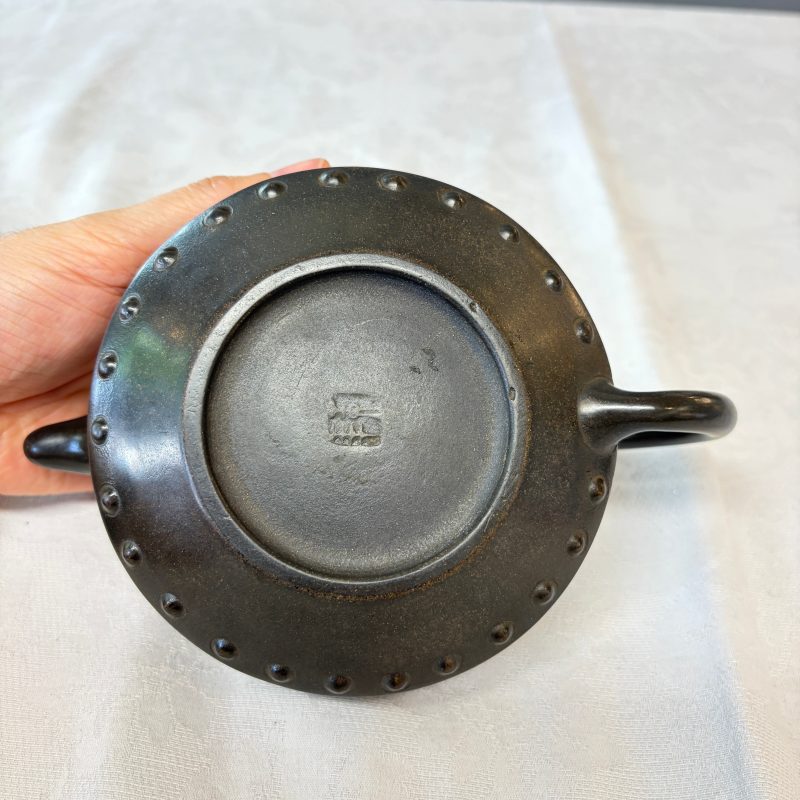 A Chinese inscribed Yixing stoneware teapot with a buffalo finial - 图17