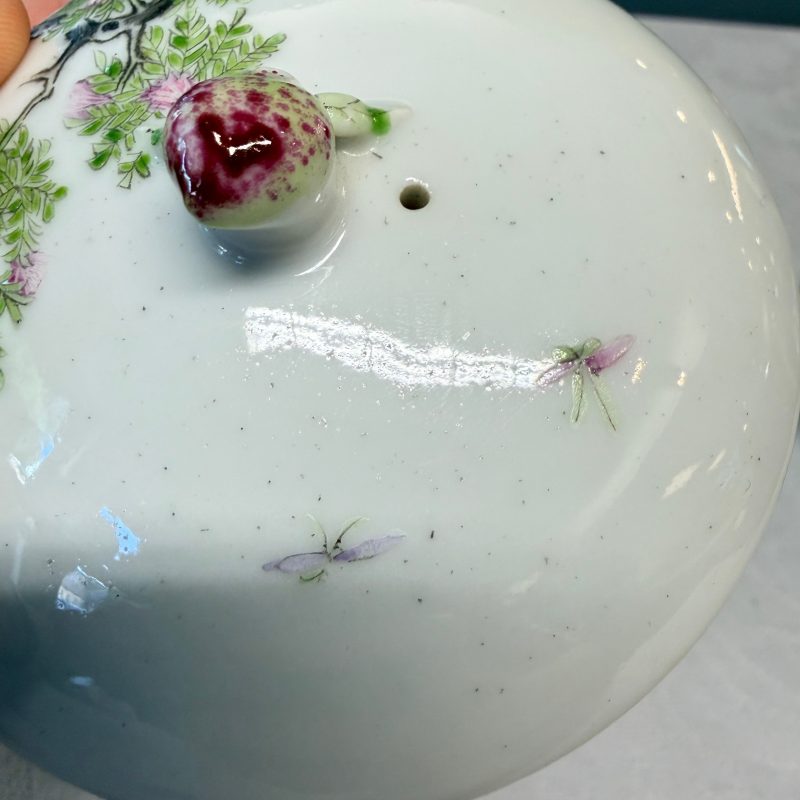A Chinese famille rose 'Elegant Ladies and Playing Boys' teapot - 图23
