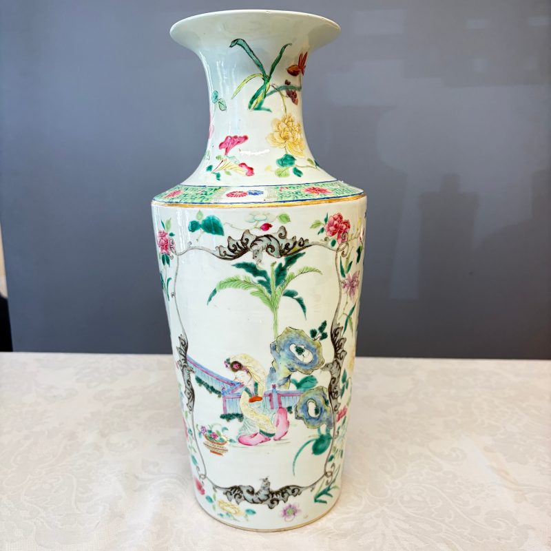 A pair of Chinese famille rose 'Court Lady in a Garden Setting' vases - 图28
