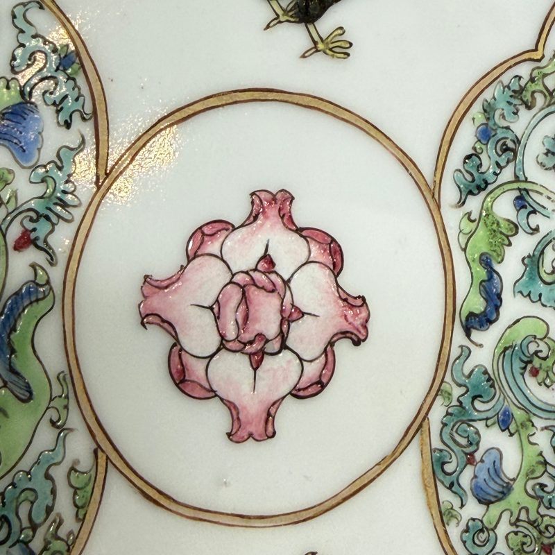 A pair of fine Chinese famille rose 'Rooster' tea bowls and saucers - 图17