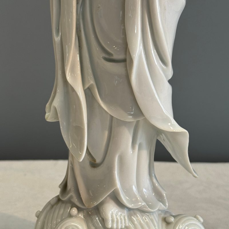 A Chinese Dehua blanc de Chine figure of Guanyin - 图11