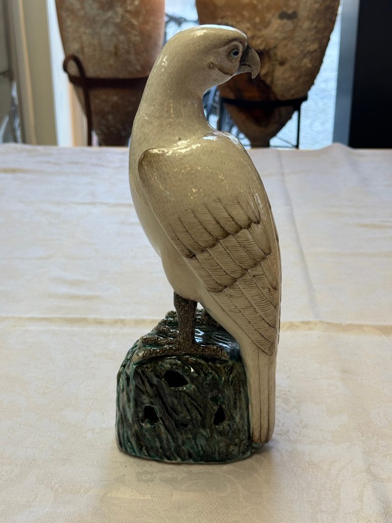 A fine Chinese polychrome-glazed model of a hawk - 图11