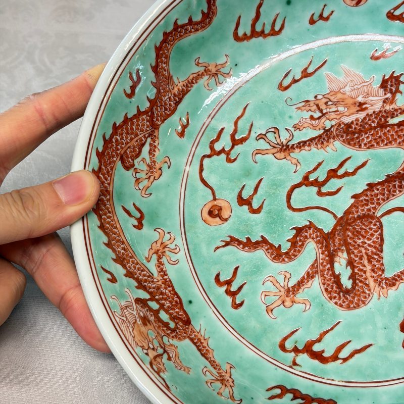 A Chinese iron-red-decorated and green-enamelled 'Dragon' plate - 图12