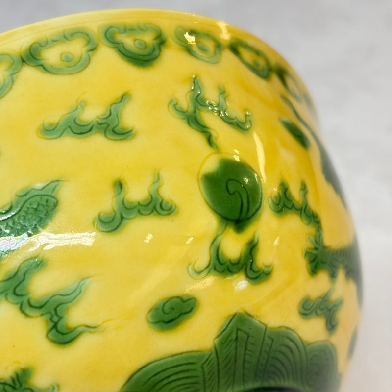 A Chinese green-enamelled yellow-ground 'Dragon' bowl - 图15