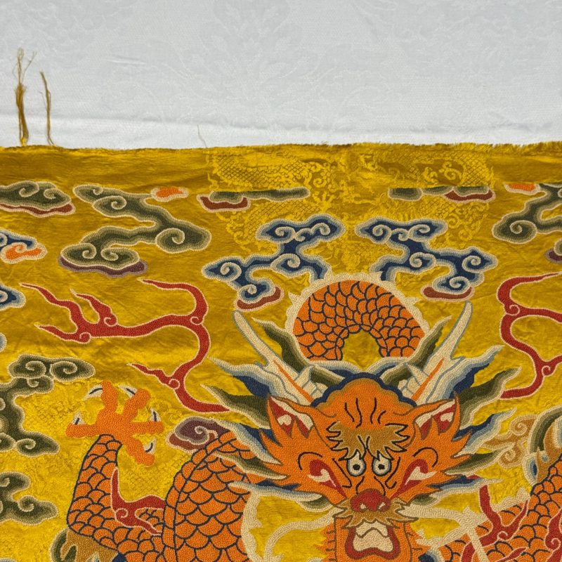 Two Chinese yellow-ground seed-stitch embroidered 'Dragon' panels - 图34